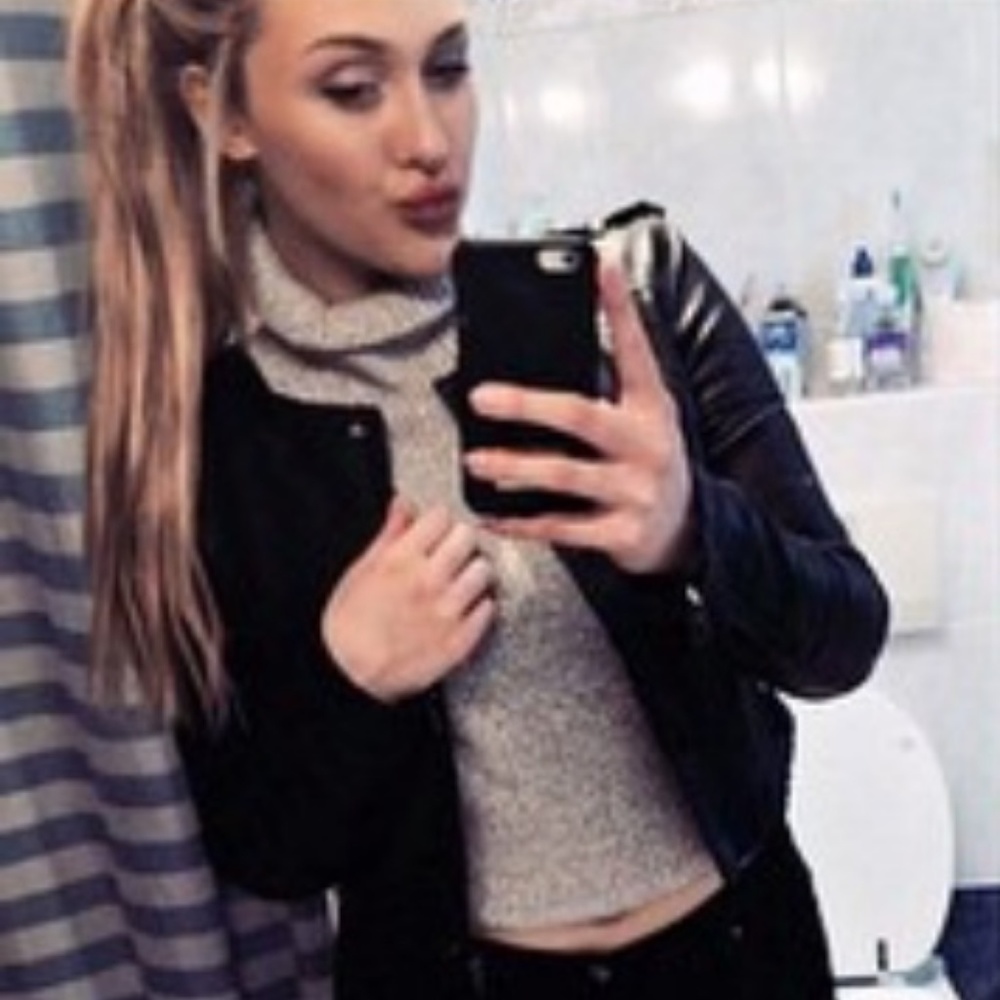 Top - Picture 2 of 2